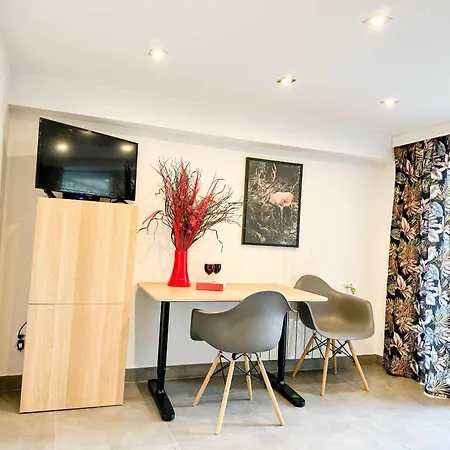 Modrzejewska In The Centre Of By Renters